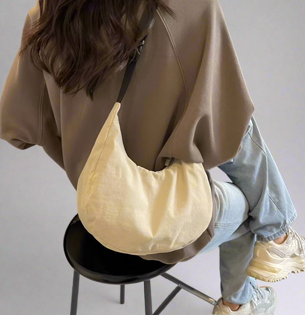 Nylon Hobo Bag von Bennu