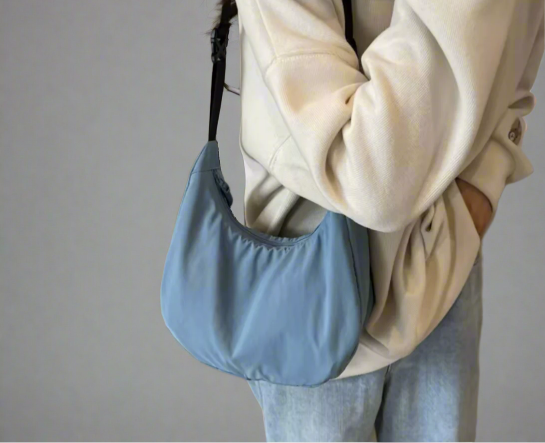 Nylon Hobo Bag von Bennu