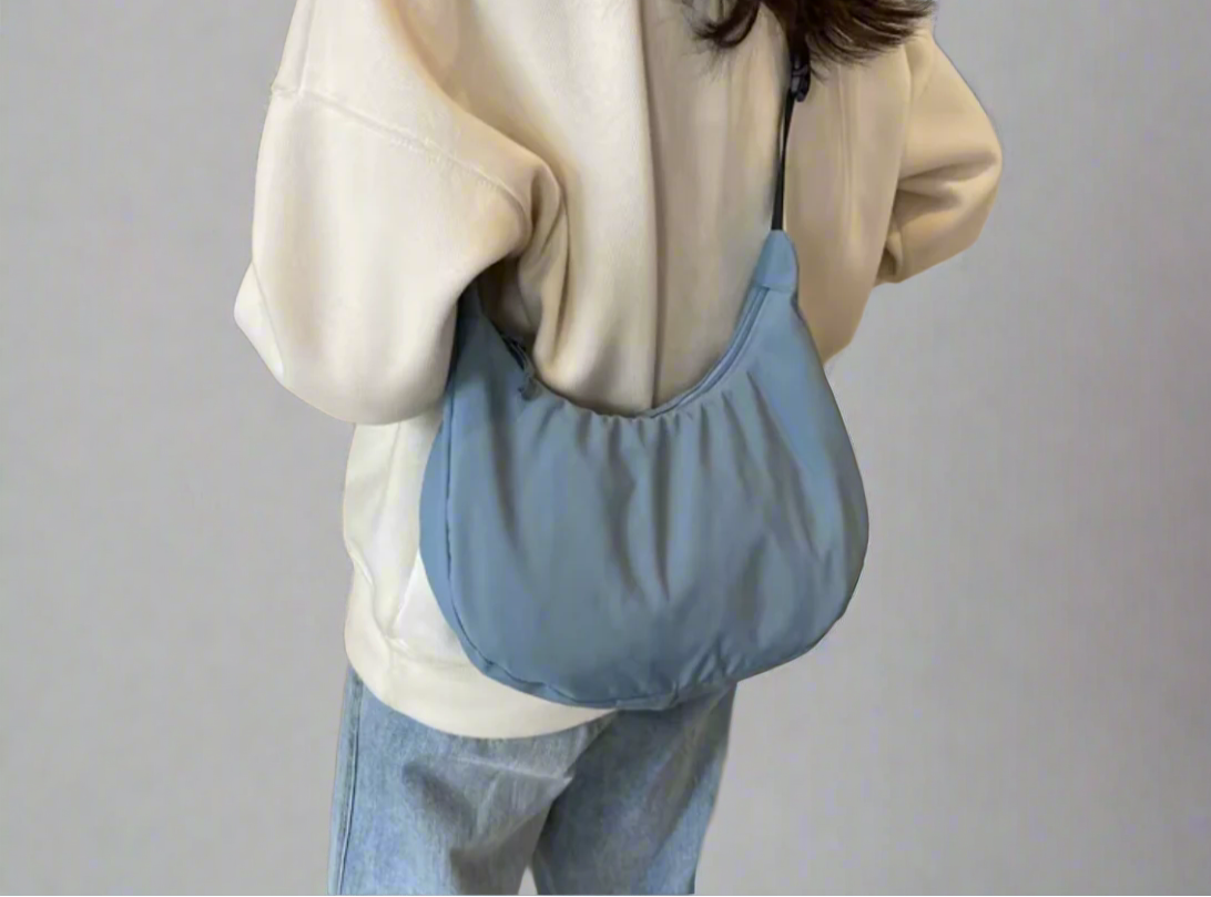 Nylon Hobo Bag von Bennu