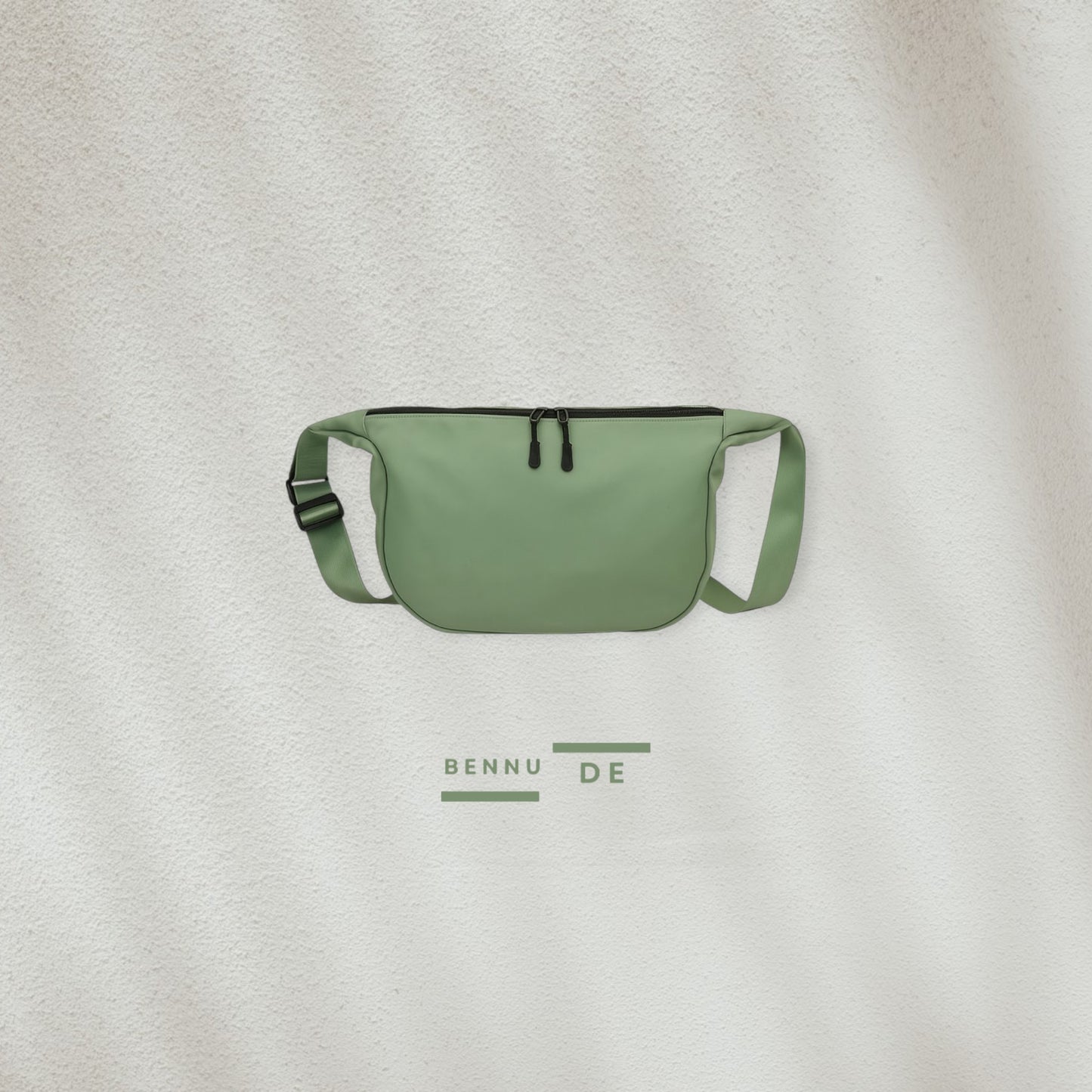 Classic crossbody bag by Bennu