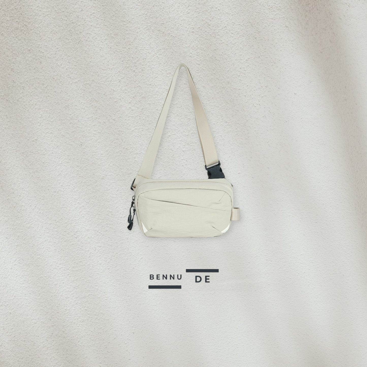 Lightweight three-layer crossbody bag by Bennu