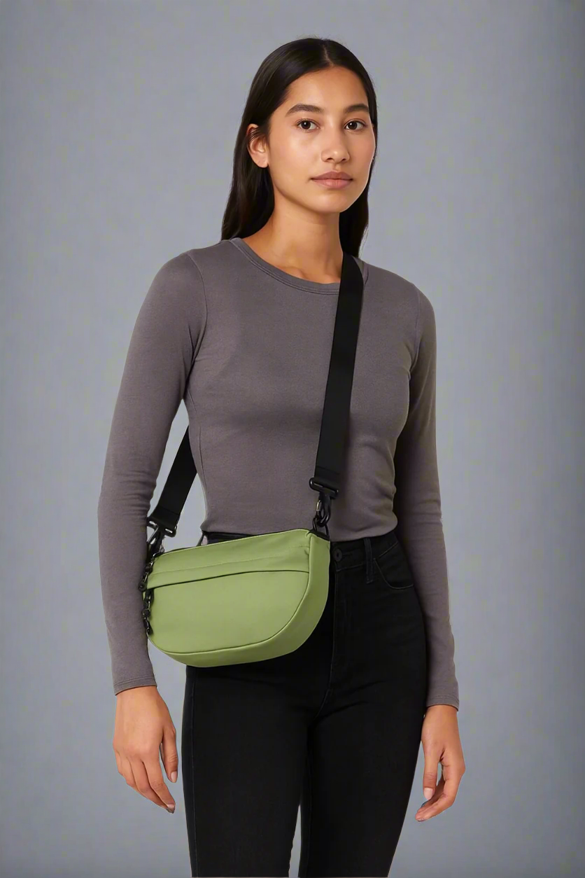 Casual and versatile shoulder bag by Bennu