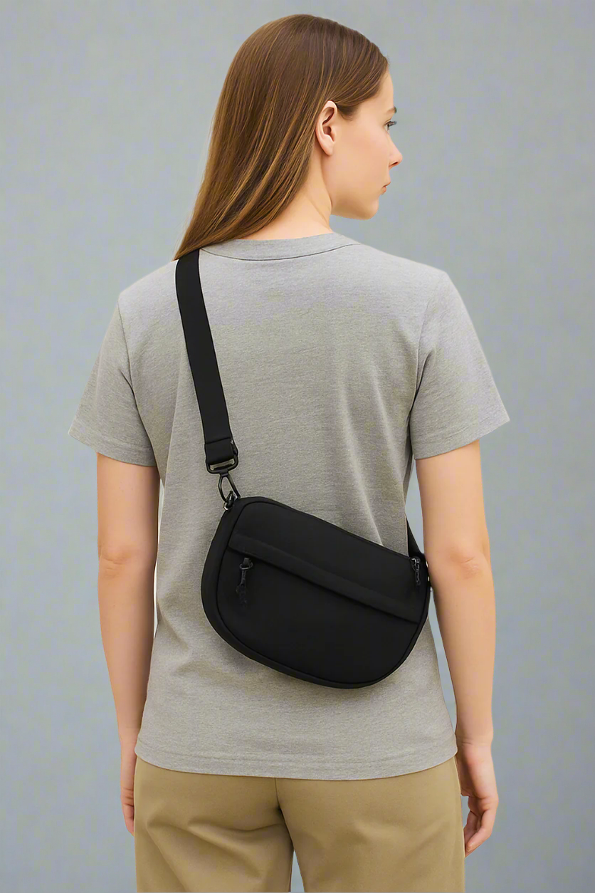 Casual and versatile shoulder bag by Bennu