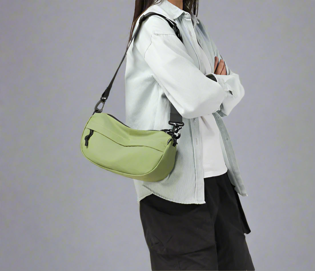 Casual and versatile shoulder bag by Bennu