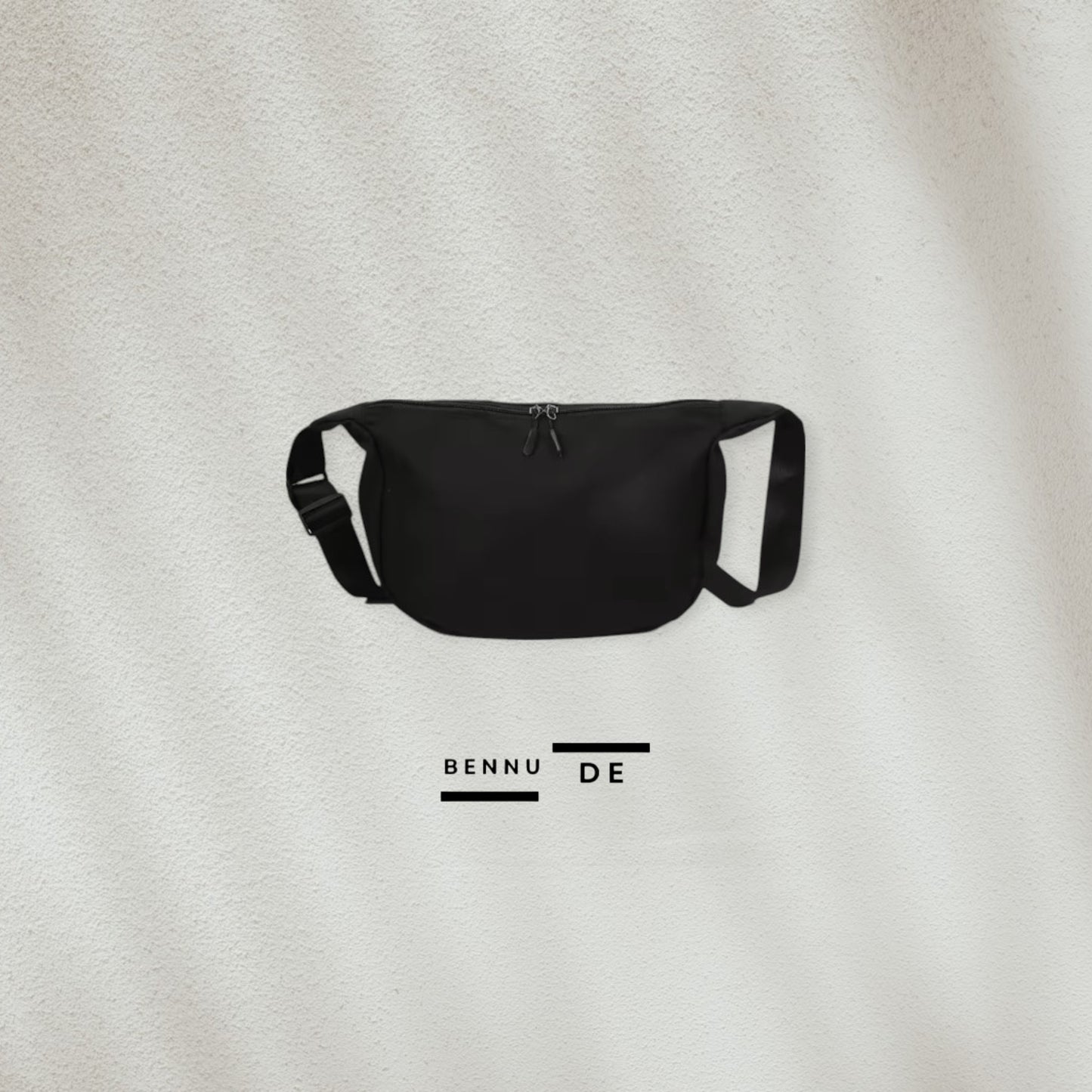 Classic crossbody bag by Bennu