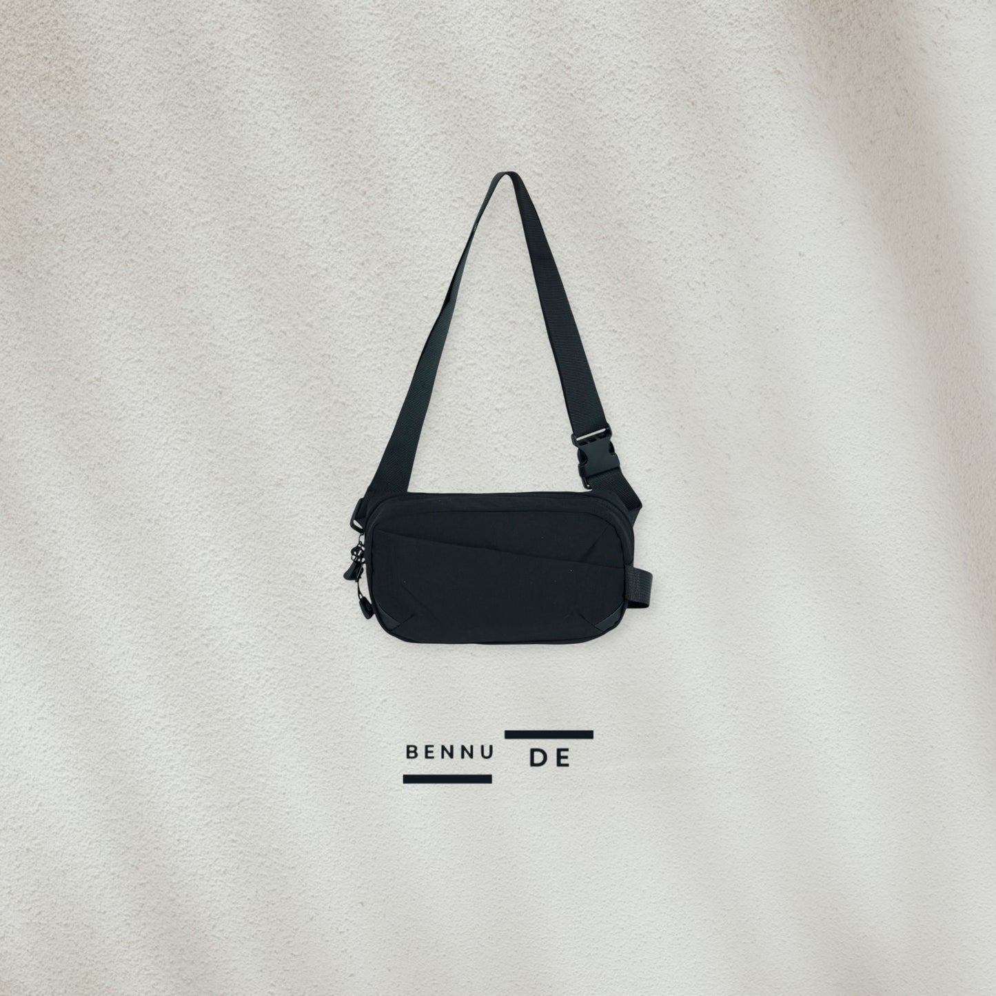 Lightweight three-layer crossbody bag by Bennu